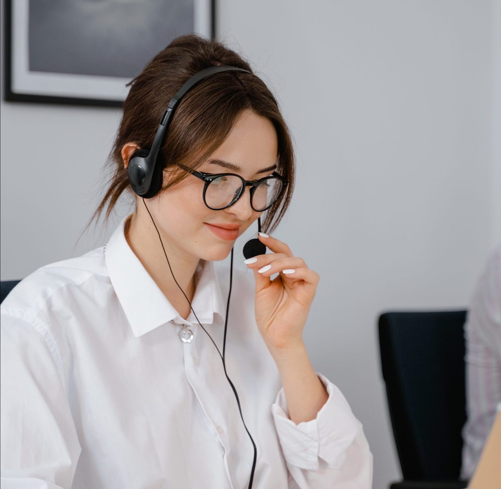 SEFLA_customer service_female employee_JM