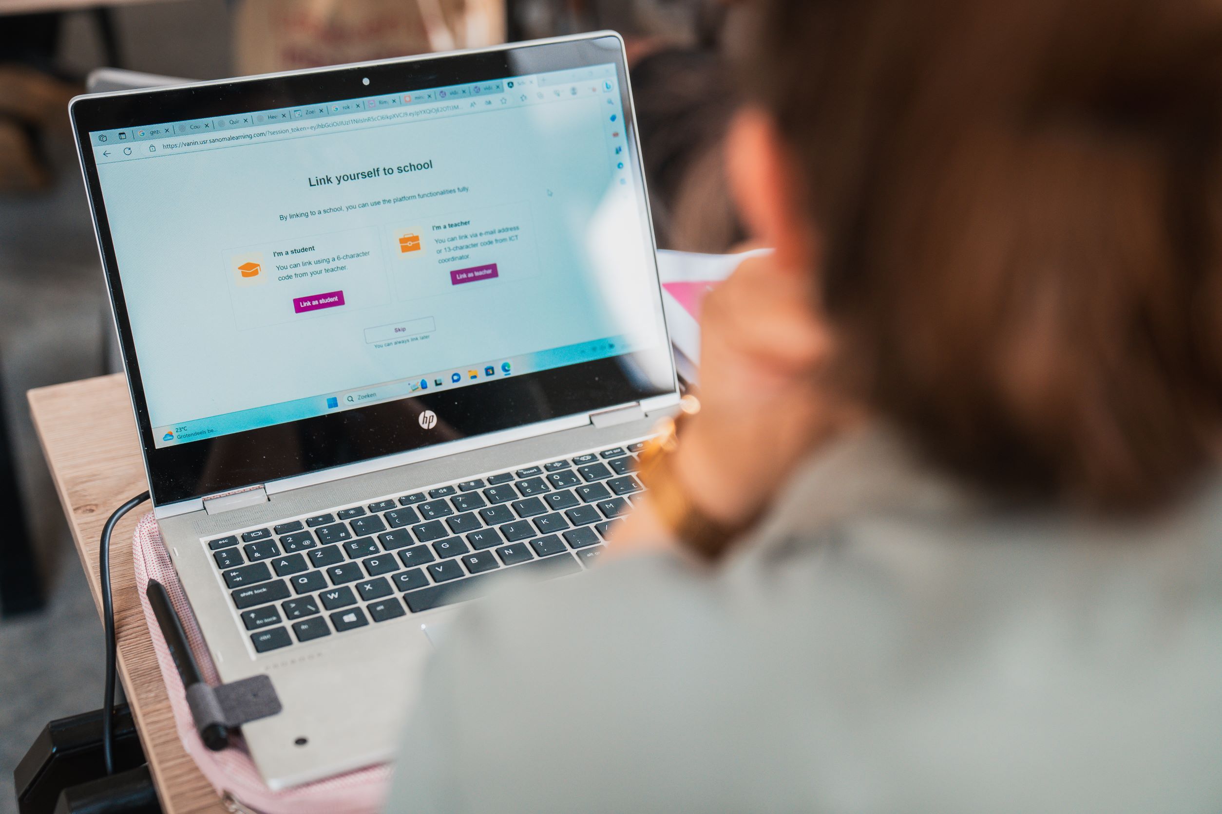 Vrouw met laptop - My VAN IN- diddit - iDiddit